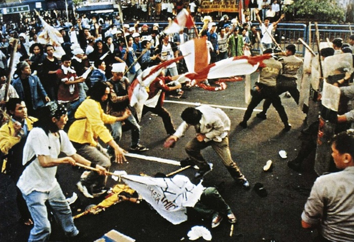28 Tahun Reformasi: Kritik Itu Perlu, Provokasi Itu Berbeda