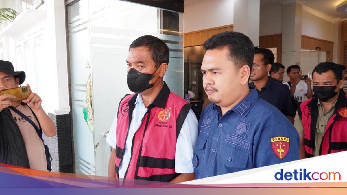 ---
Tiga ASN di Siak Ditangkap atas Kasus Pemerasan Proyek Pemerintah

---