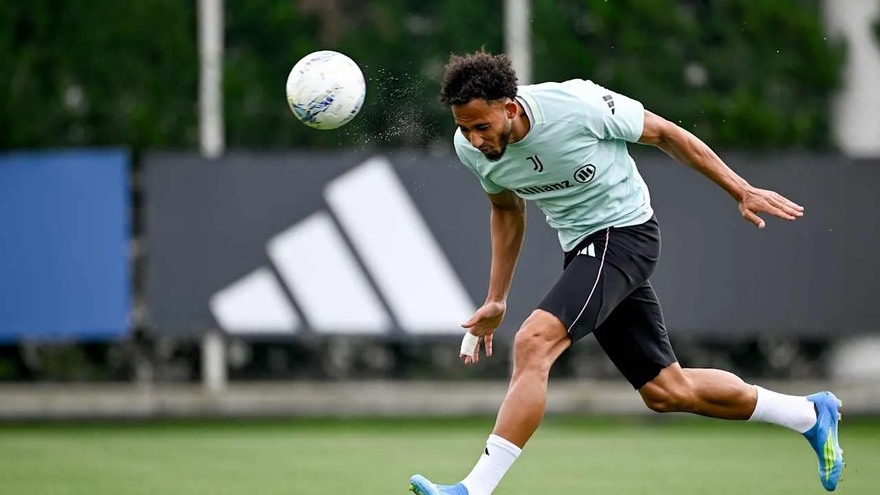---
Tiga Pemain Juventus Kembali Berlatih Jelang Pertandingan Melawan Fiorentina

---