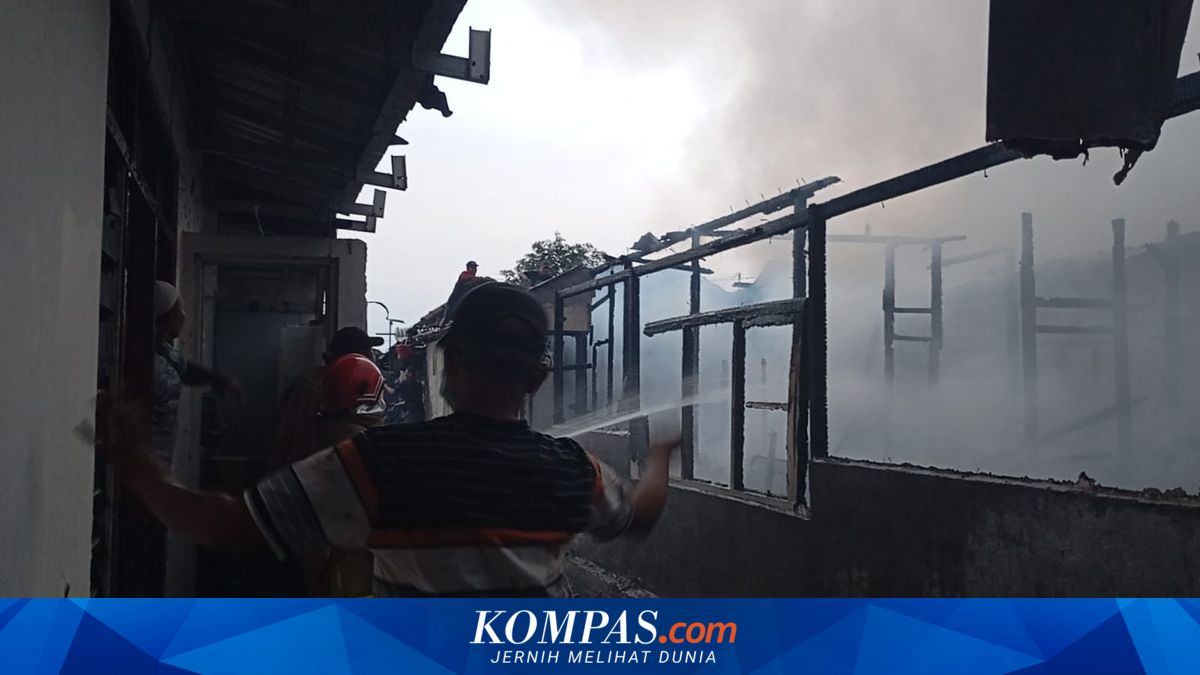 Kebakaran Melanda Lima Bangunan di Gresik, Pemadaman Memakan Waktu Tiga Jam Lebih