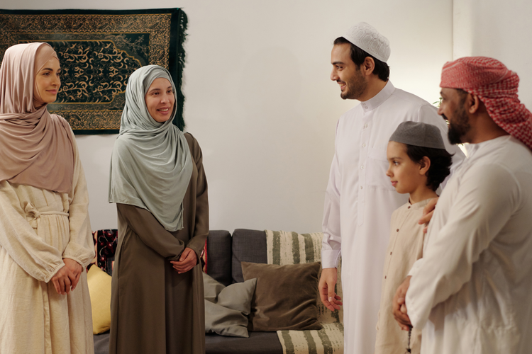 Pantun Minal Aidin Wal Faizin: Mengungkap Makna dan Kecanggihan di Balik Kata-Kata