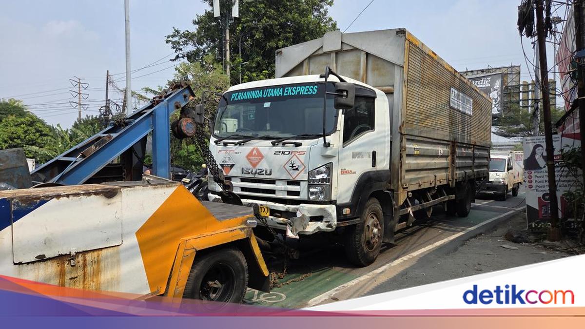 Tragedi Kecelakaan Truk Seruduk Motor di Bekasi, Satu Tewas dan Lima Terluka