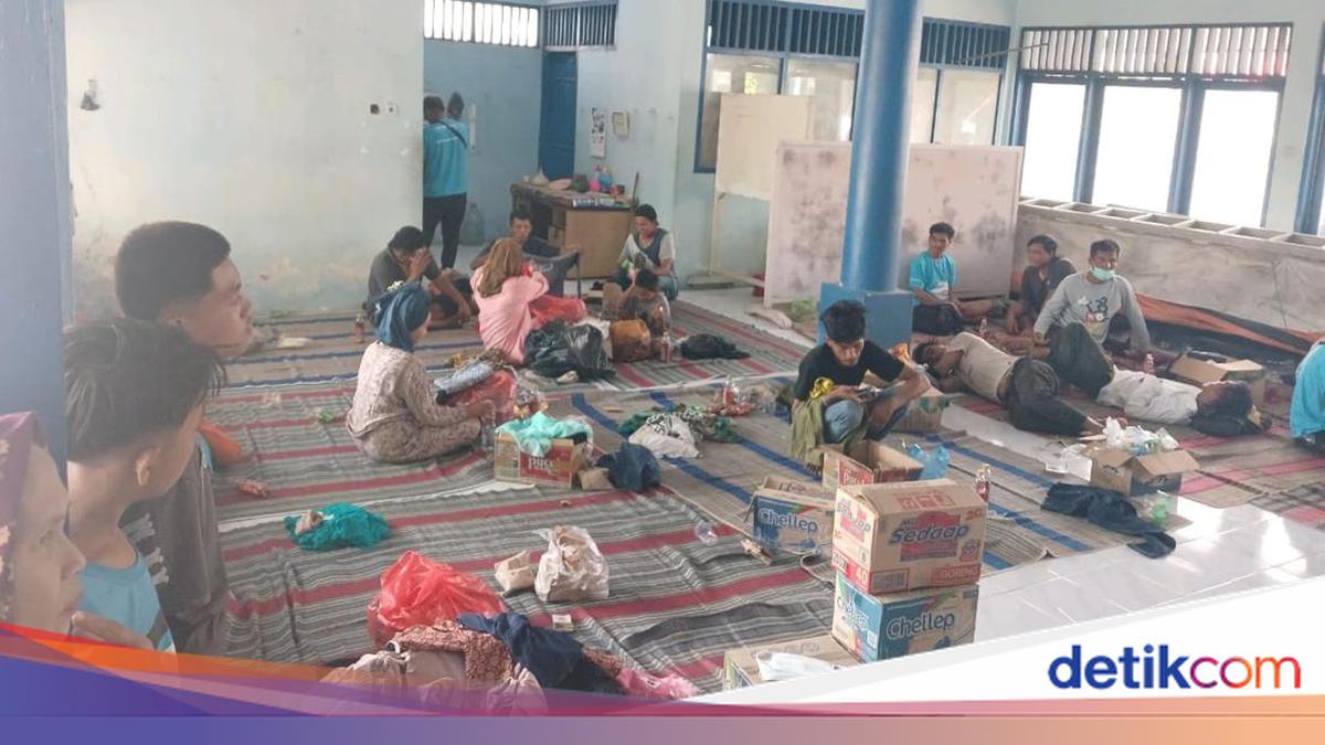 ---
Kapal KM Mutiara Sentosa 2 Terbakar, 62 Penumpang Selamat di Pulau Masalembu

---