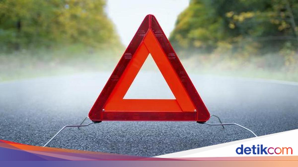 ---
Kemacetan Parah di Tol Jagorawi Arah Jakarta Akibat Kendaraan Terbalik

---