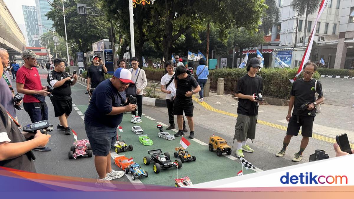 Foto: Konvoi mobil remote control di CFD Rasuna Said (Adhfar/detikcom)