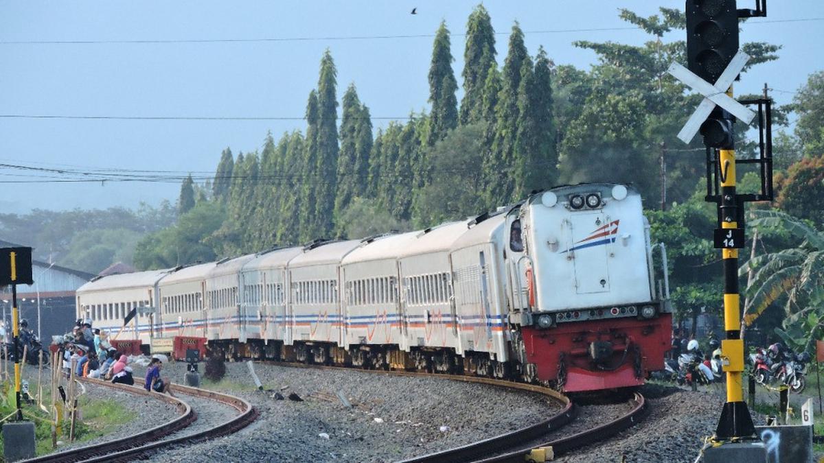 KAI Tambah Pemberhentian Kereta Api di Jatinegara untuk Peringatan Hari Buruh