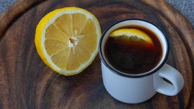 Keamanan Diet Kombinasi Kopi dan Lemon: Fakta yang Perlu Diketahui