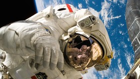 Tantangan Ereksi Astronot Pria di Luar Angkasa: Menguak Fenomena yang Menarik Perhatian Ilmuwan
