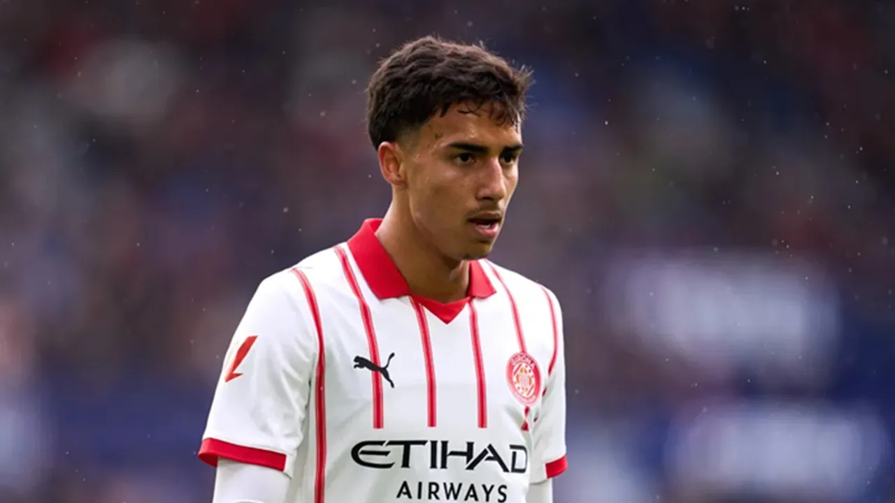 ---
Barcelona Tertarik pada Bek Muda Brasil, Vitor Reis

---