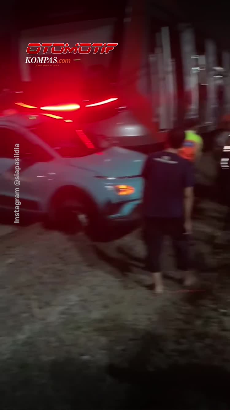 Kecelakaan KRL di Bekasi Timur: Penyebab Taksi VinFast Mogok di Rel