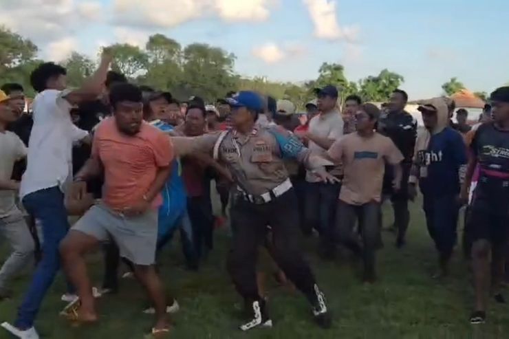 Kekacauan di Sumenep: Bentrokan Pemain dan Suporter Bola Viral Diduga Akibat Keputusan Wasit