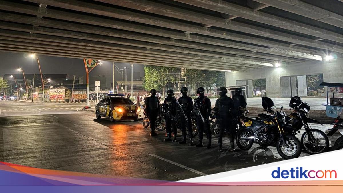 Brimob Polda Metro Jaya Gagalkan Tawuran di Jakarta dan Bekasi, Senjata Tajam Disita