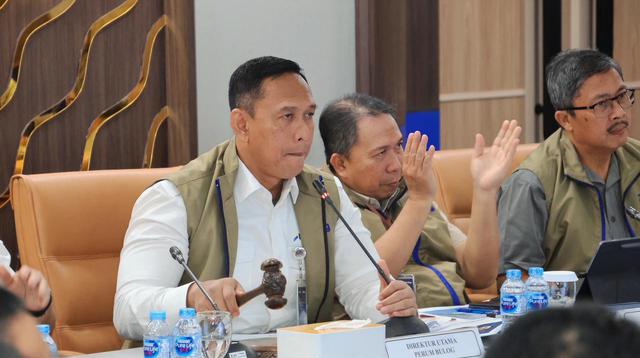 Bansos Pangan: Bulog Salurkan 32 Juta Kg Beras dan 6,4 Juta Liter Minyak Goreng untuk Masyarakat