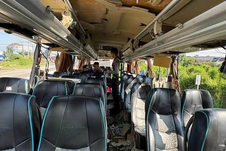 Ledakan Bus Angkut Bonek di Tol Tegal Mengakibatkan Empat Korban Luka