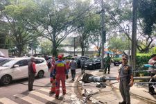 Kecelakaan Bus Pariwisata di Bandung: Kabel Menjuntai Sebabkan Dua Tiang Listrik Ambruk