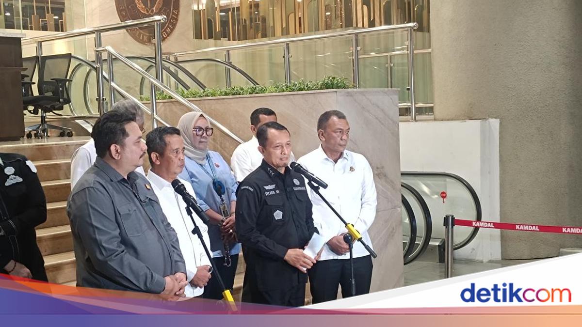 ---
Kejagung Selidiki Tindak Pidana Pencucian Uang yang Melibatkan Febrie Adriansyah

---