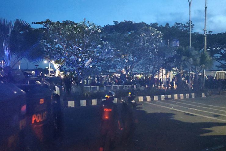 Kericuhan dalam Demo di Kantor Gubernur Kaltim, Beberapa Peserta Ditangkap
