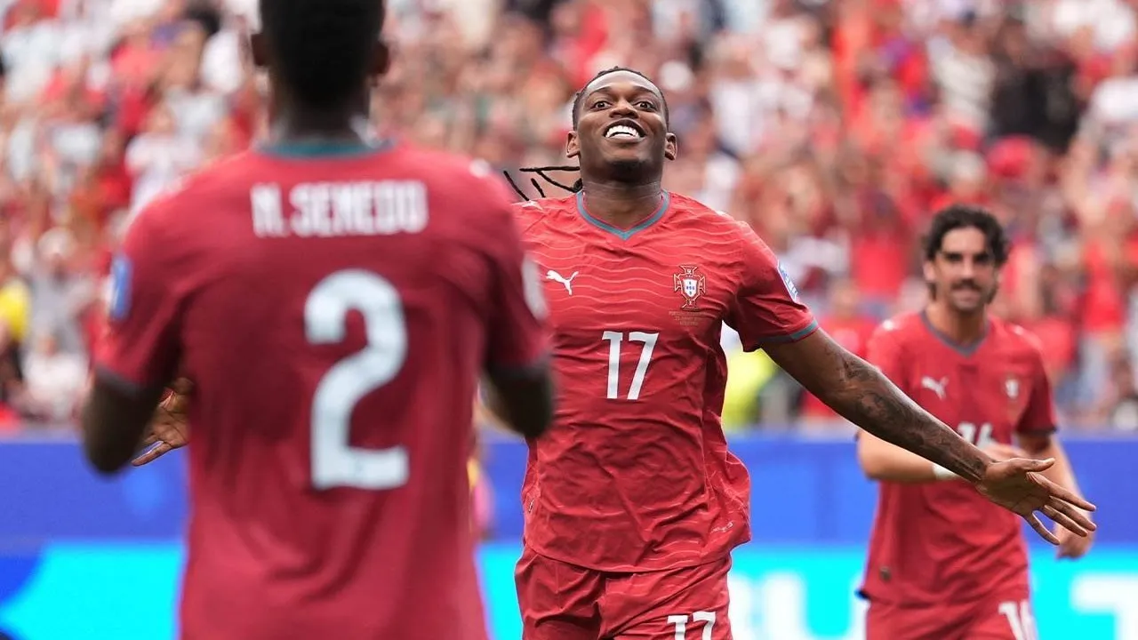 Rafael Leao Berpeluang Tetap Bersama AC Milan