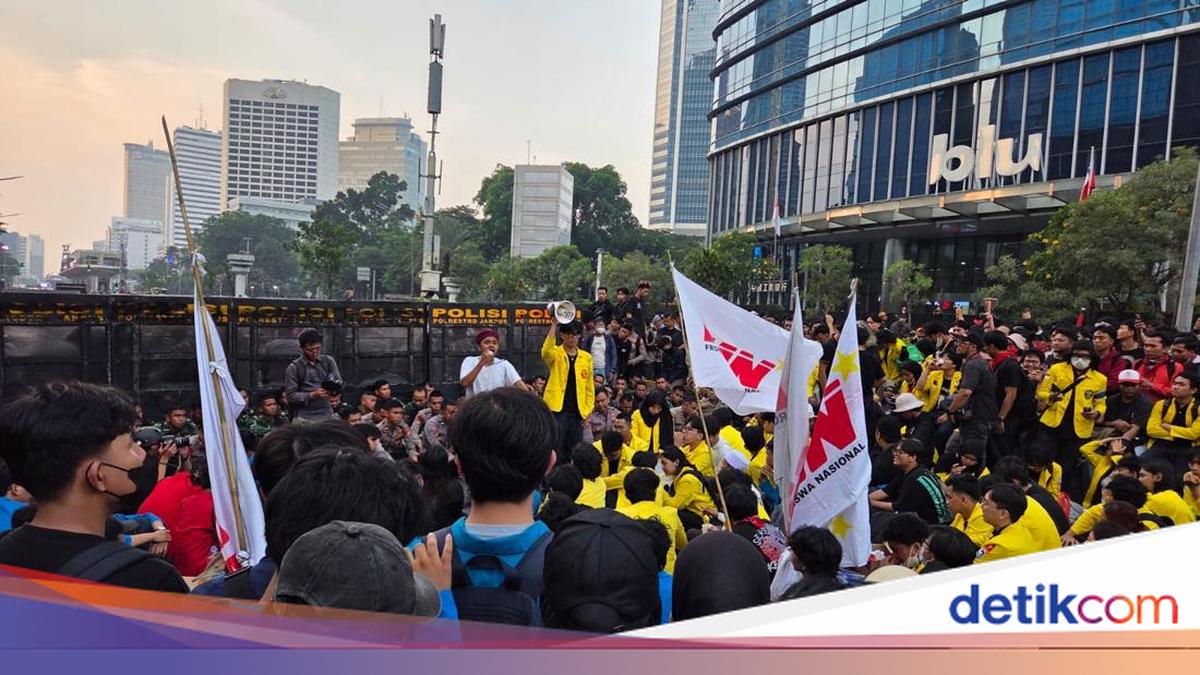 ---
Diskominfotik DKI Jakarta Pastikan CCTV Berfungsi Normal Saat Aksi Demonstrasi

---