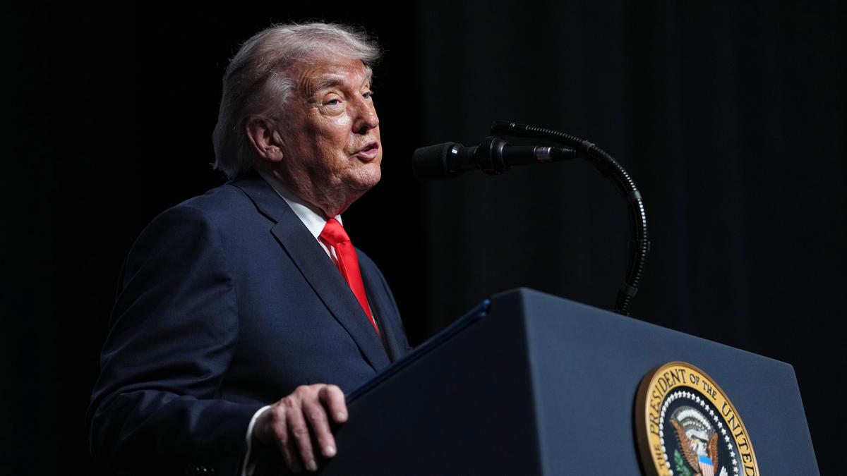 Donald Trump Cabut Tarif Whisky Skotlandia Setelah Kunjungan Raja Charles III