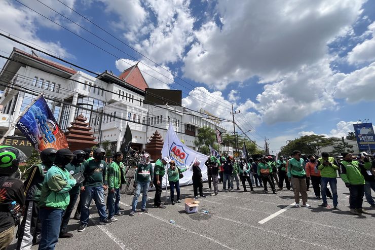 DPRD Jatim Gelar Audiensi dengan Ojol, Usulan Pembentukan Perda Tarif Diterima
