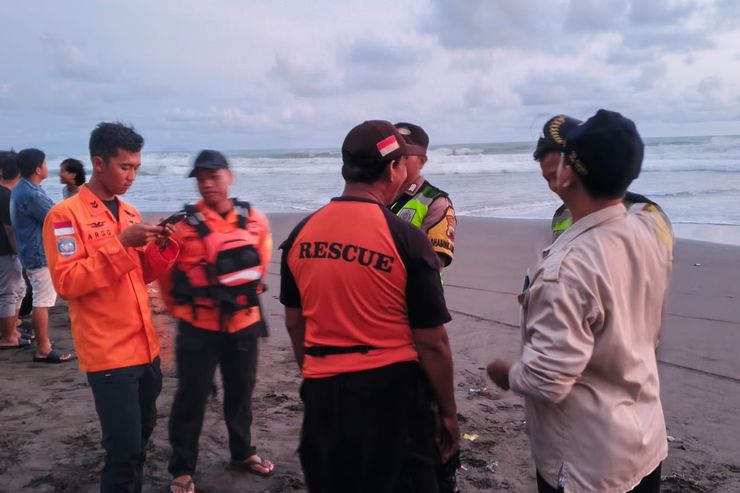 Dua Anak Terseret Ombak di Pantai Gajah Kebumen, Tim Pencari Terjun ke Lokasi