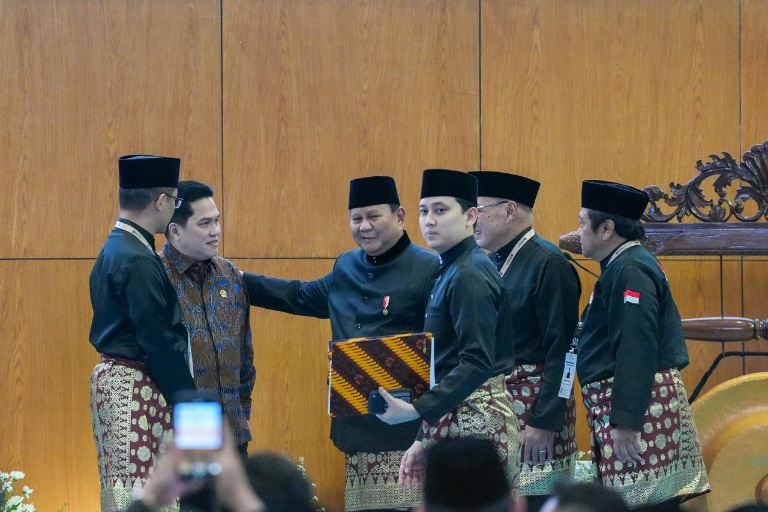Menpora Erick Thohir Raih Penghargaan dari Presiden atas Kontribusi dalam Pencak Silat
