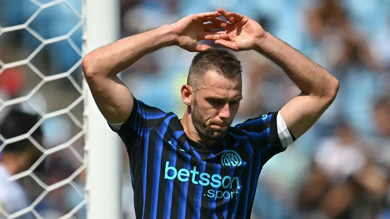 ---
Stefan de Vrij Resmi Bergabung dengan Panathinaikos Setelah Tinggalkan Inter Milan

---