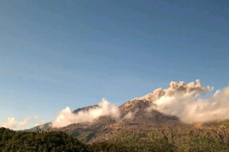 Dua Kali Eruption Gunung Lewotobi pada Selasa Pagi, Warga Diminta Tingkatkan Kewaspadaan