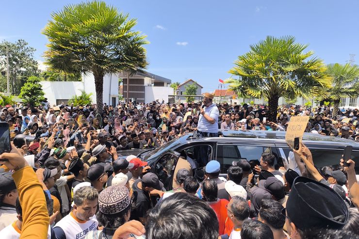 Haji Her Terkejut Disambut Ramai di Pamekasan, Rencanakan Minta Petuah Ulama Pasca Pemeriksaan KPK