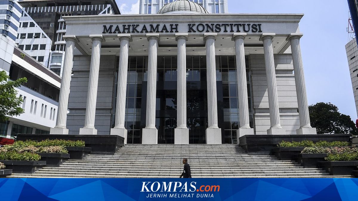 Hakim Saldi Isra Soroti Praktik Pemindahan Penumpang oleh Maskapai