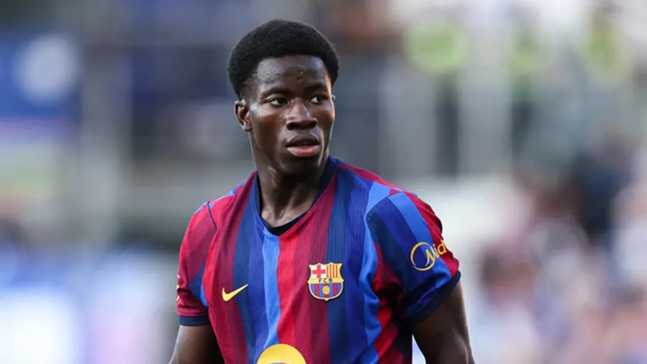 Hansi Flick Eksplorasi Peran Baru untuk Ebrima Tunkara di Barcelona