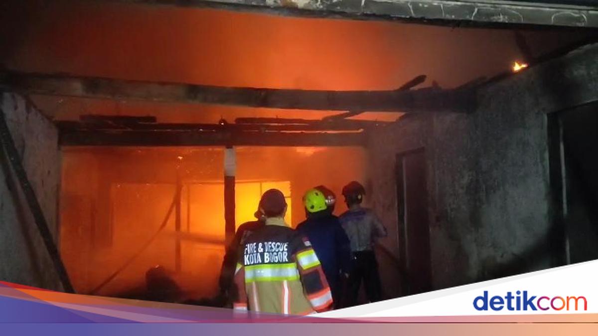 ---
Tragedi Kebakaran di Bogor: Ibu Meninggal Usai Menyelamatkan Anaknya

---