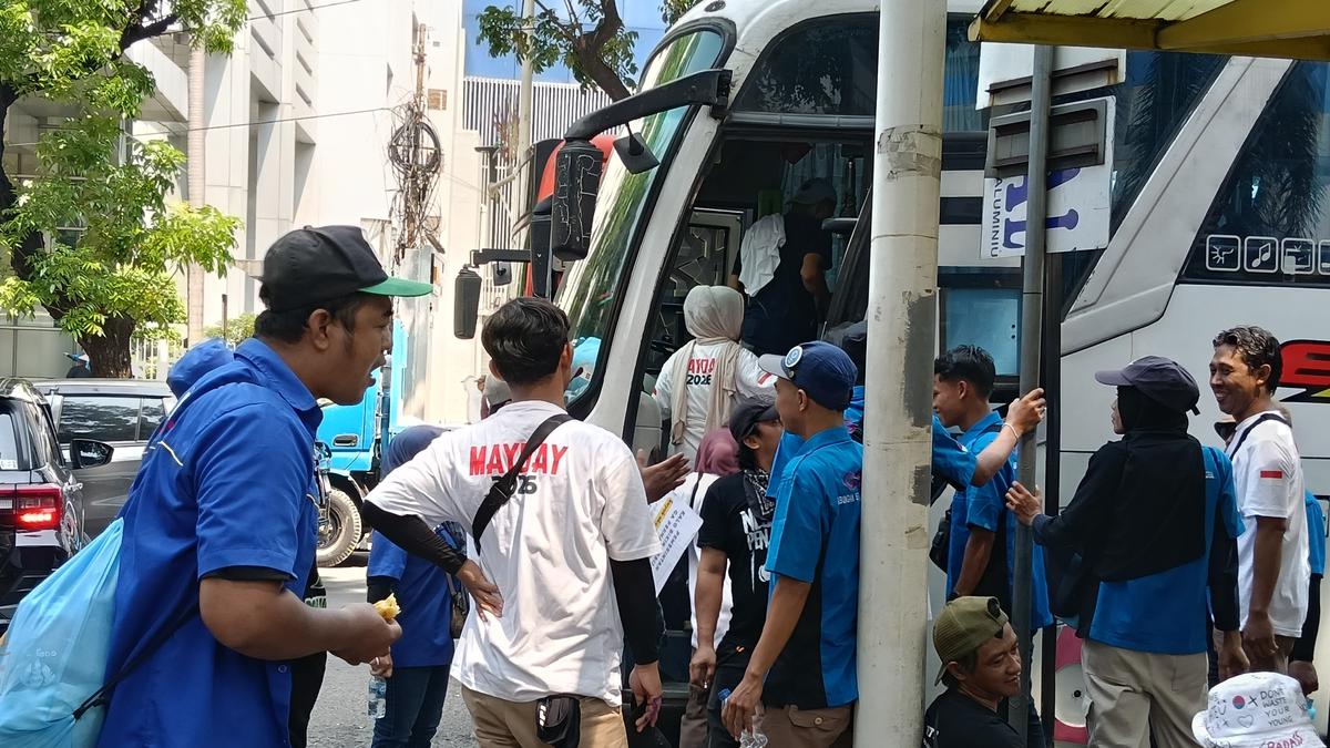 Suara Buruh di Hari Buruh: Tuntutan Upah dan Masalah Outsourcing