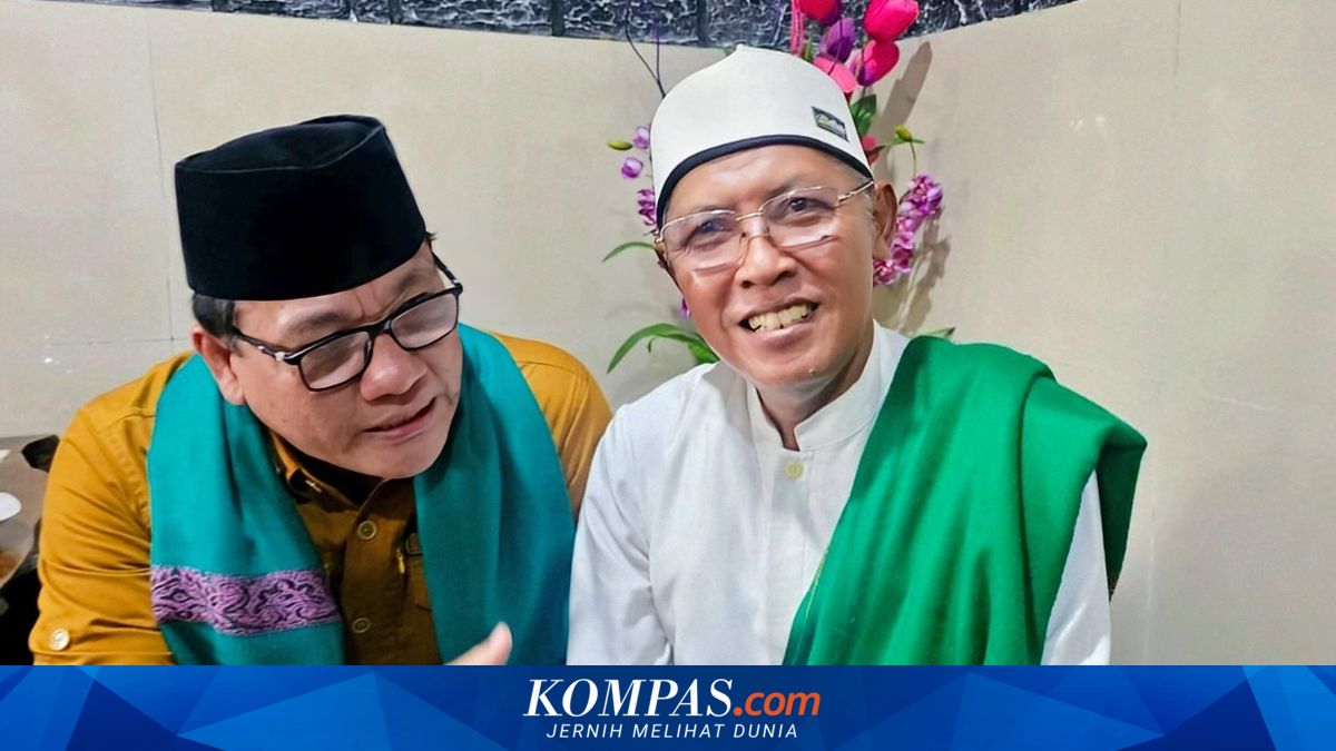 Jokowi Reuni dengan Teman Kuliah di Lampung Saat Safari Politik