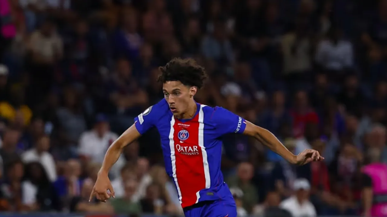 Debut Gemilang Maghnes Akliouche Bersama PSG di Piala Super Eropa
