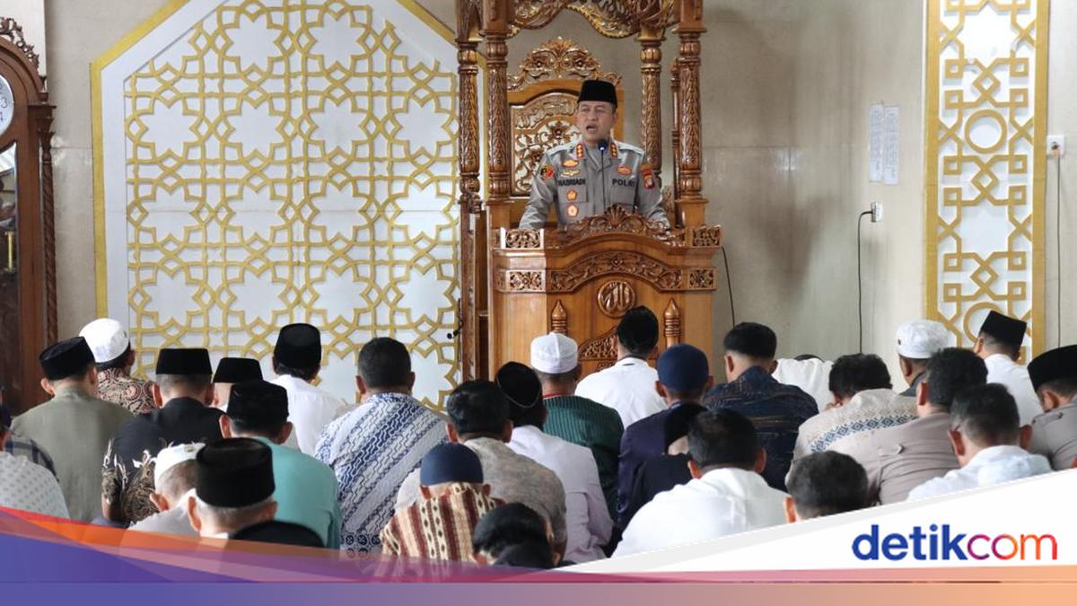 ---
Kapolres Jakarta Barat Ajak Masyarakat Bersinergi untuk Keamanan Bersama

---