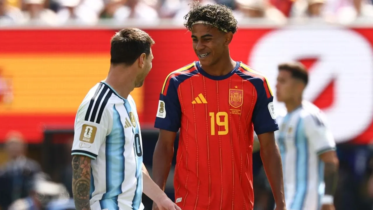 Karim Adeyemi: Lamine Yamal Memiliki Potensi, Namun Sulit Menyaingi Lionel Messi