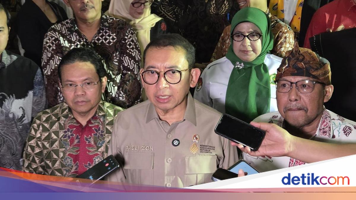 ---
Respon Menbud Fadli Zon Terhadap Fenomena di Gunung Kawi

---