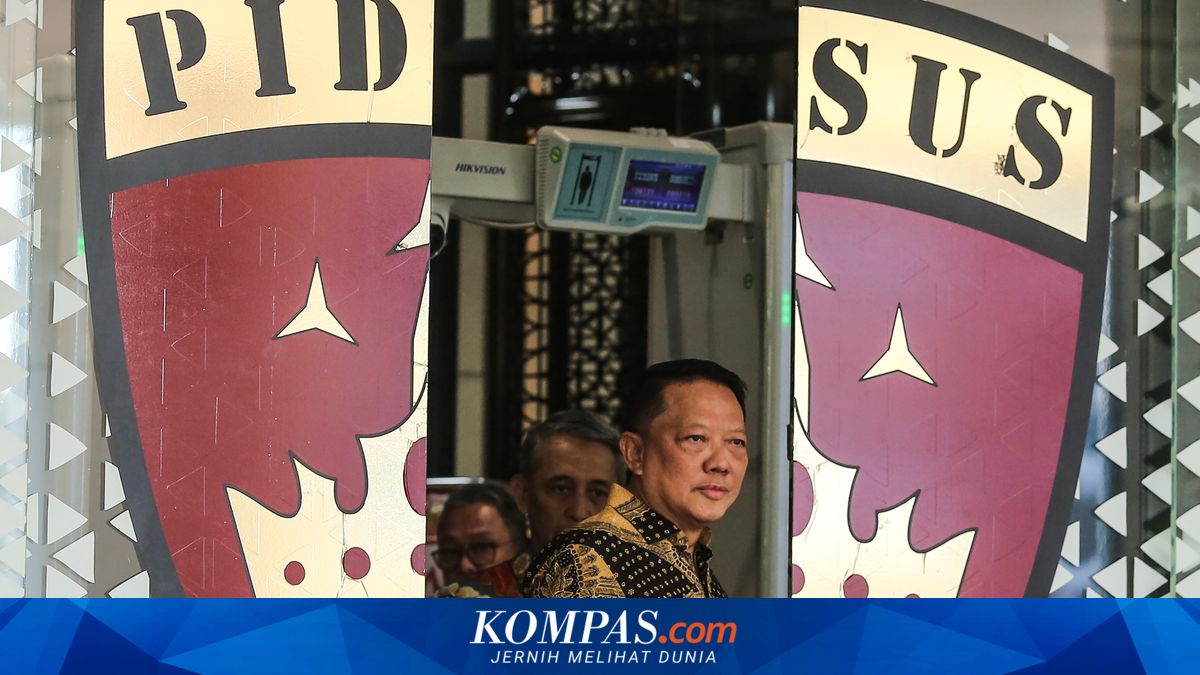 ---
Pemeriksaan Febrie Adriansyah di Kejaksaan Agung Berlanjut Hingga Sore Hari

---