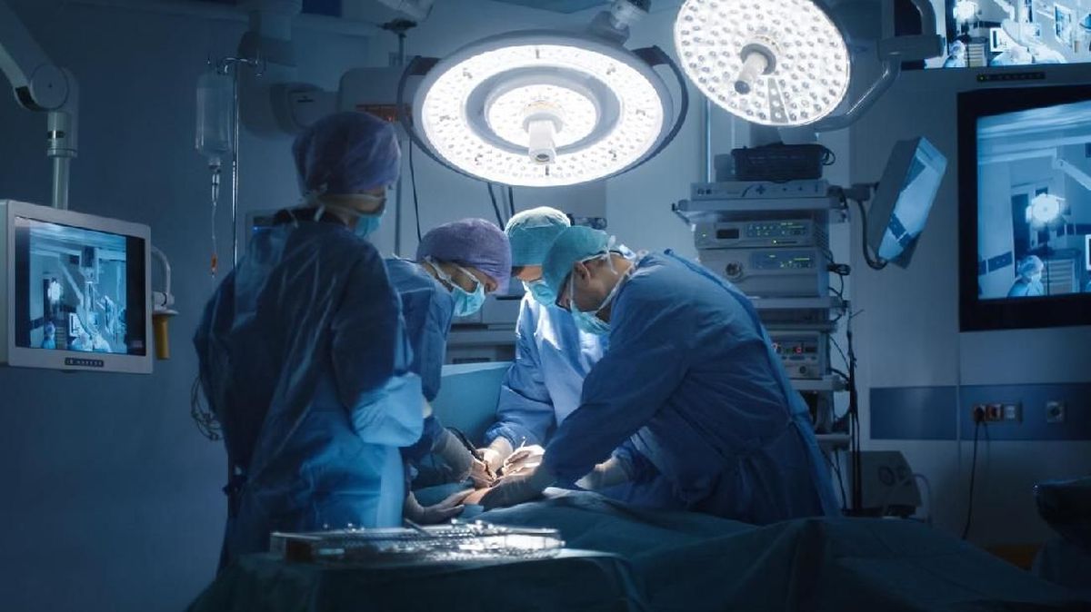 Pengembangan Robot Bedah Berbasis AI, Dokter Tetap Memegang Peran Utama