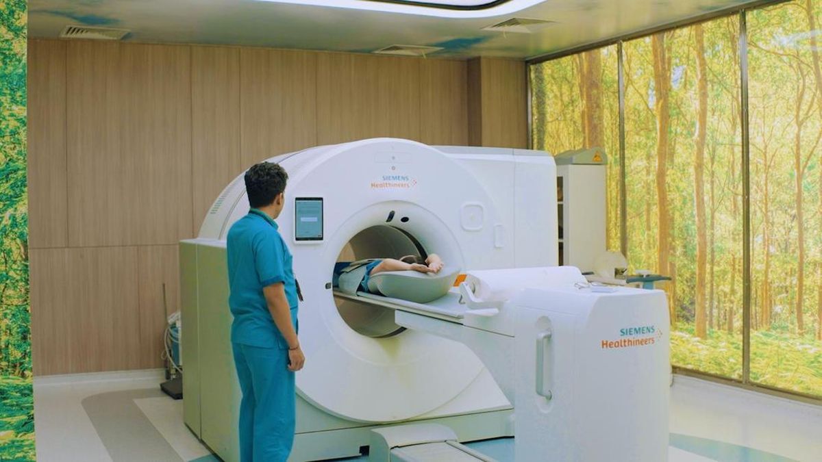Kolaborasi Tim Medis dan Teknologi PET-CT dalam Penanganan Kanker Payudara