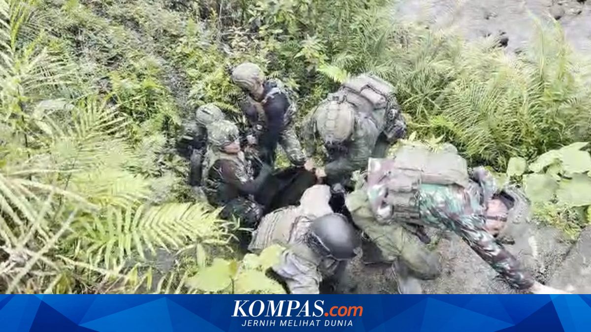 Evakuasi Jenazah Pasangan Korban Pembunuhan OPM di Yahukimo oleh Koops TNI Habema