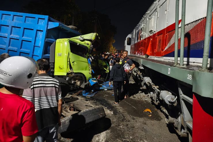 Kecelakaan KA Dhoho Tabrak Truk di Blitar, Sirene Sudah Berbunyi Namun Truk Tetap Melintas
