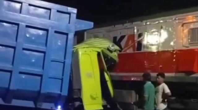 Kecelakaan Kereta Dhoho dan Truk Mogok di Blitar