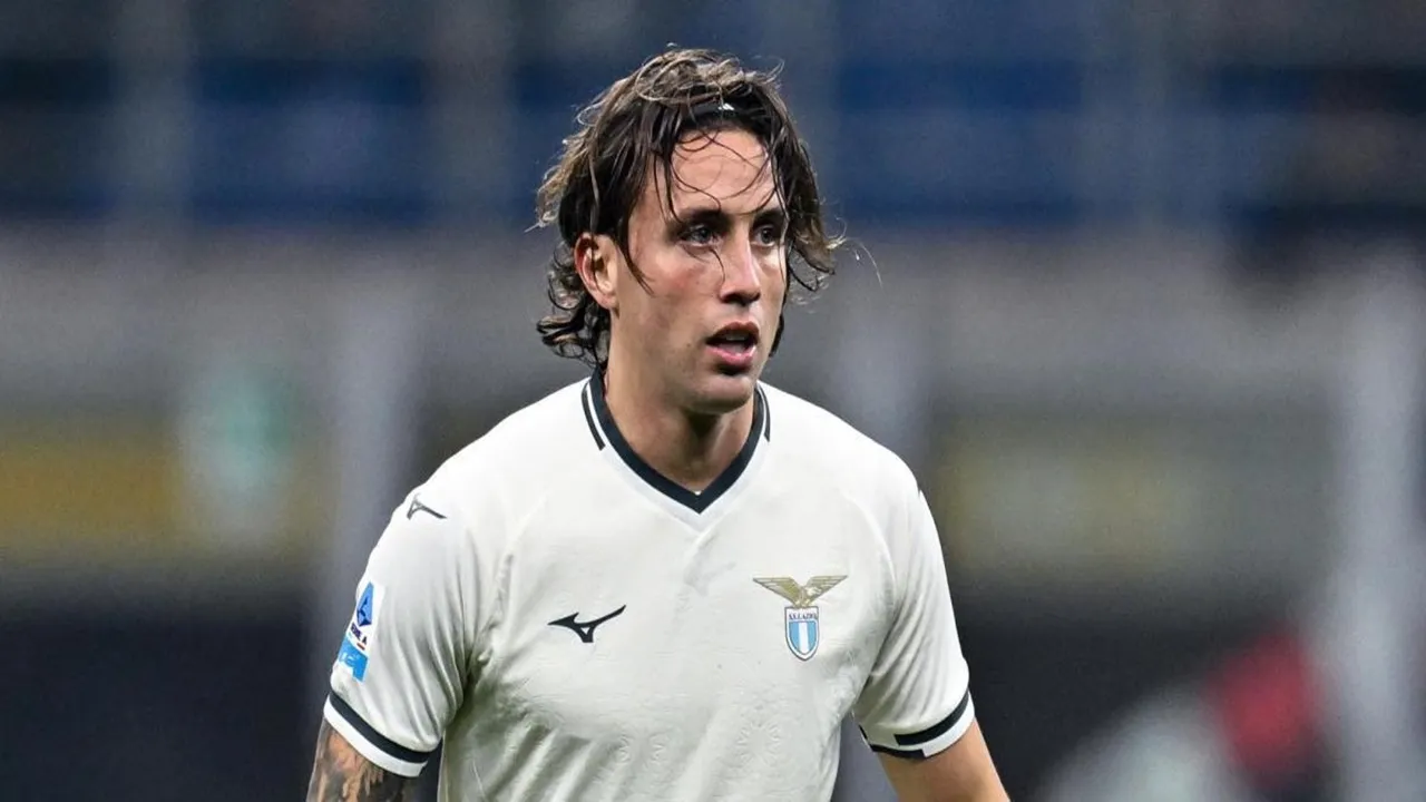 Deportivo La Coruna Berusaha Dapatkan Bek Kiri Lazio