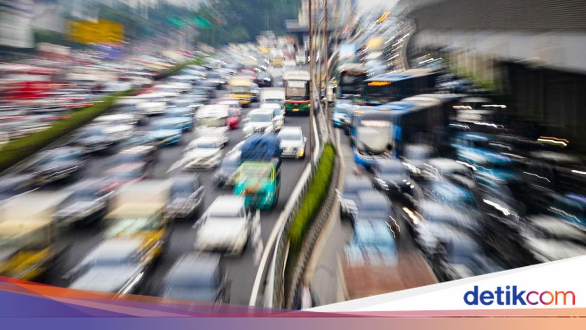 ---
Kemacetan Parah di Kemang Saat Pagi Hari dan Usai Nonton Bareng Piala Dunia

---