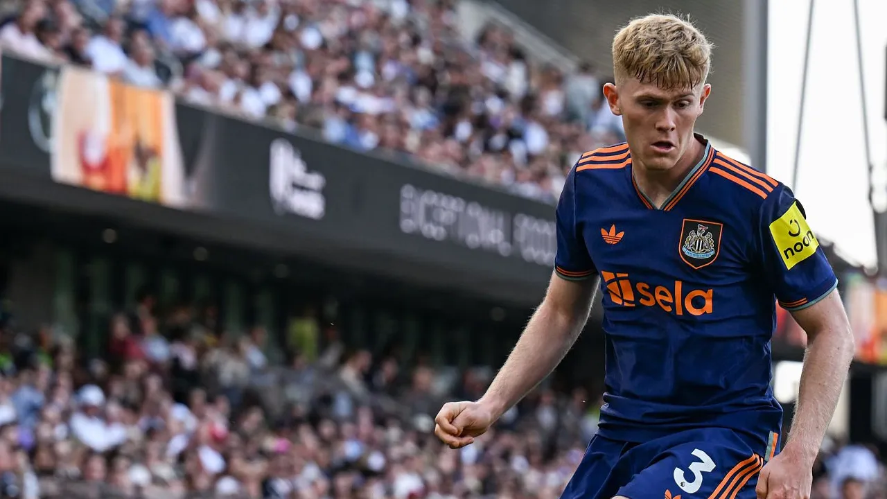 Manchester United Berusaha Dapatkan Lewis Hall, Namun Newcastle Masih Menahan