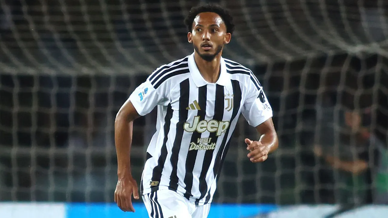 Aston Villa Bidik Lloyd Kelly, Persaingan Transfer Semakin Ketat