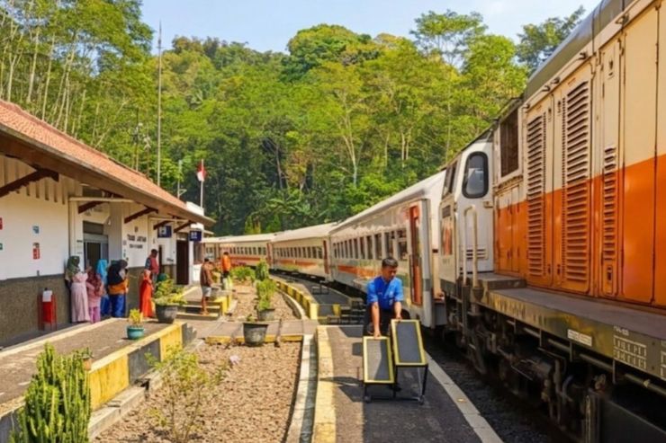 Longsor di Jalan Cibeber-Lampegan Mengganggu Perjalanan Kereta Api, Empat Rute Dibatalkan